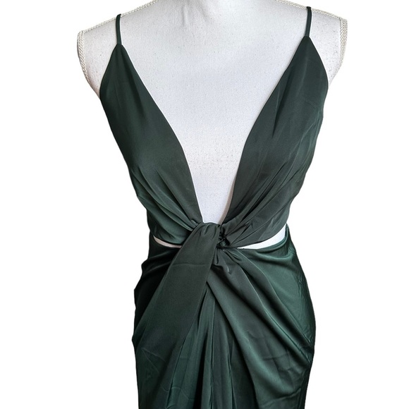 Showpo. Simple Twist of Fate Emerald Satin Dress Size 4 - Picture 6 of 17